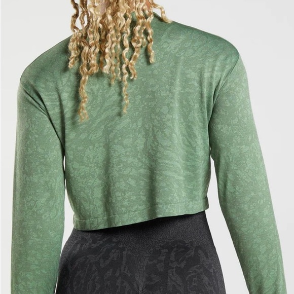 Gymshark XL Woman’s Patterned Olive Crop Top - Picture 2 of 5